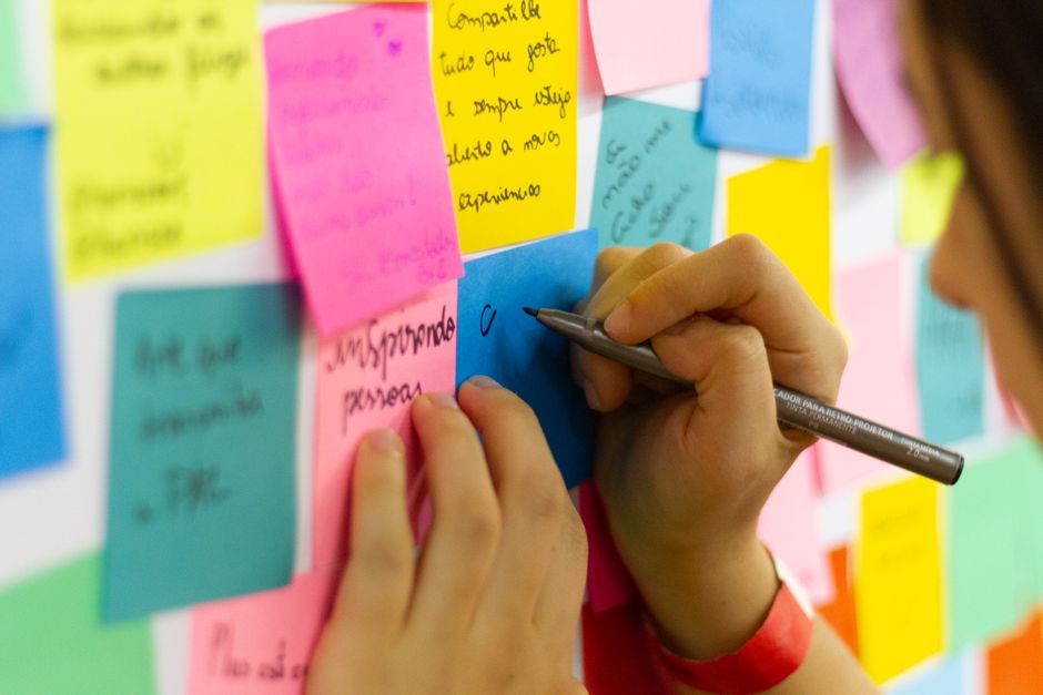 Prompts para descripciones de trabajo: atrae talento con IA